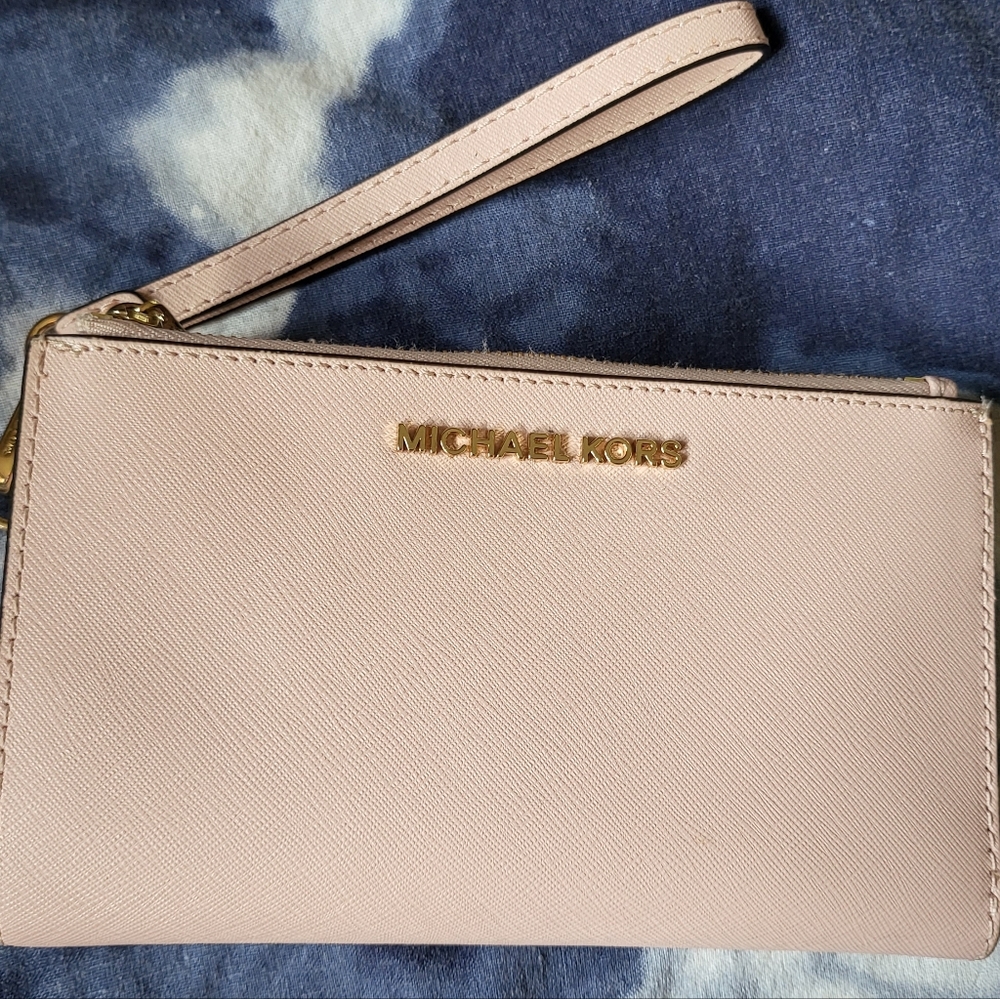 Micheal Kors Jet Set Travel Double Zip Wristlet